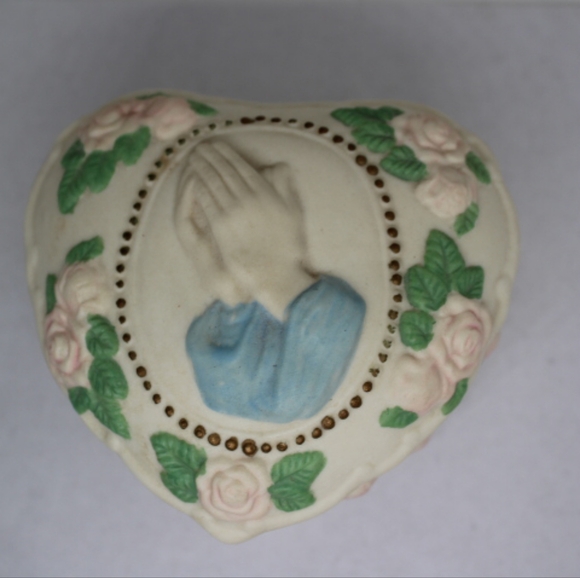 Vintage "Praying Hands" Hand-painted Porcelain jewelry box/ trinket box - Picture 6 of 11